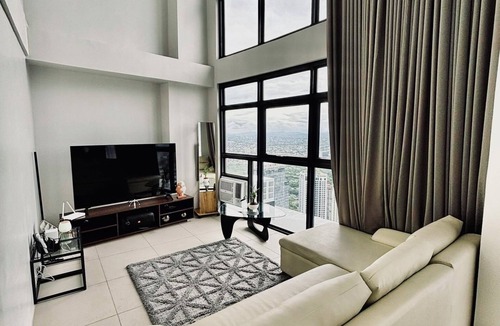 Project 7 Condo | The Skysuites tower 115sqm penthouse condo WiFi+