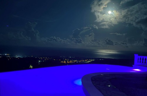 Cabrera House | The Tropical Castle (disconnect from civilization)