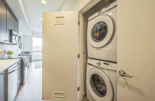 Redmond Apartment | Top Floor Apt -minutes walk to Downtown Redmond/Marymoor in the heart of Redmond