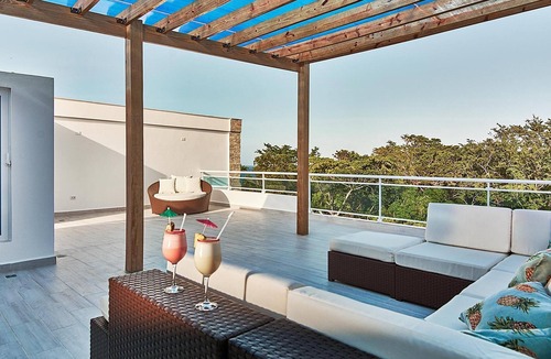 Sosua Apartment | Top-floor luxury beachfront penthouse, sea views, jacuzzi on terrace!