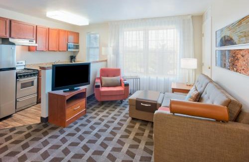 Livonia Hotel | TownePlace Suites by Marriott Detroit Livonia