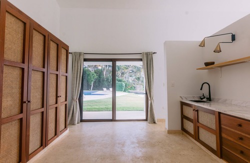 Cabrera Villa | Ultra private Orchid Bay beachfront paradise -Weekly discounts
