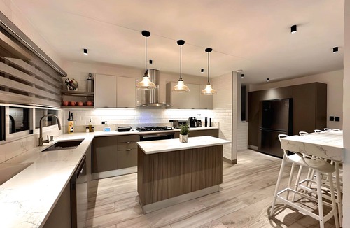 Sarasota House | Urban Escape El Patio: Private Home, 4 BedRooms, Jacuzzi @Bella Vista