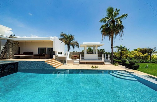 La Mulata Villa | V06 Casa Corazón · 3-level black pool Villa W/ jet tub & rooftop