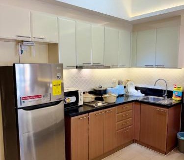Pinagsama Apartment | Venice Luxe Condo, Pool, Netflix, Canal Mall Access