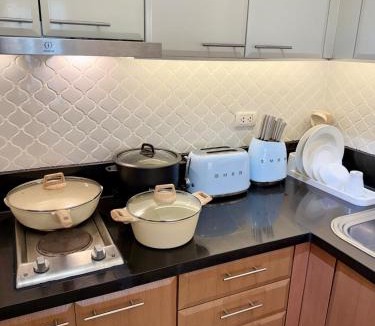 Pinagsama Apartment | Venice Luxe Condo, Pool, Netflix, Canal Mall Access