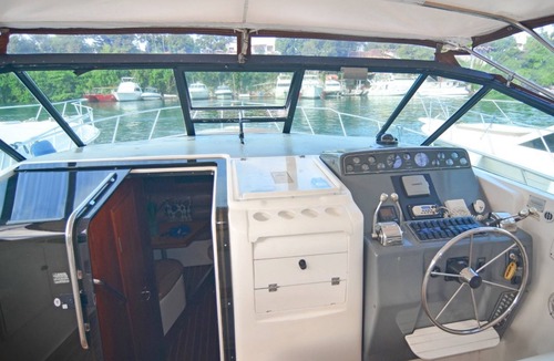 La Romana Boat Rental | Very luxurious accommodation on a boat, room, bathroom and fine wood finishes.