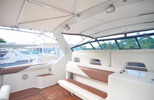 La Romana Boat Rental | Very luxurious accommodation on a boat, room, bathroom and fine wood finishes.