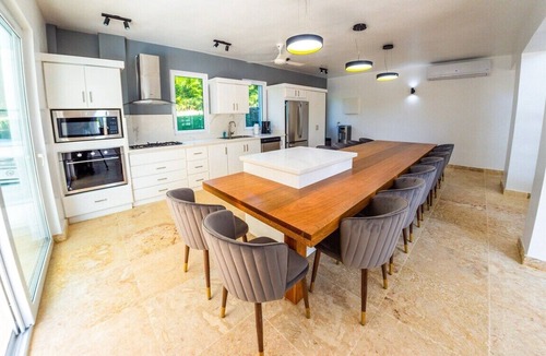 Urbanizacion Tavarez Villa | Villa Collie: Luxury Retreat/5 King Master BR/Maid