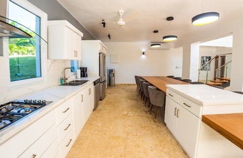 Urbanizacion Tavarez Villa | Villa Collie: Luxury Retreat/5 King Master BR/Maid