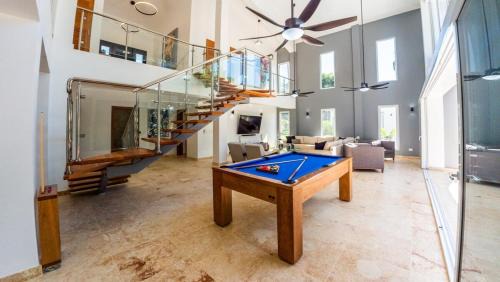 Urbanizacion Tavarez Villa | Villa Collie Luxury Retreat7 King Master BRMaid