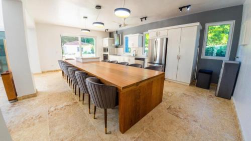 Urbanizacion Tavarez Villa | Villa Collie Luxury Retreat7 King Master BRMaid