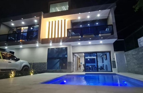 Pedernales Villa | Villa Elegante y Familiar en Pedernales, Cerca de la Playa del pueblo, Residencial SFA