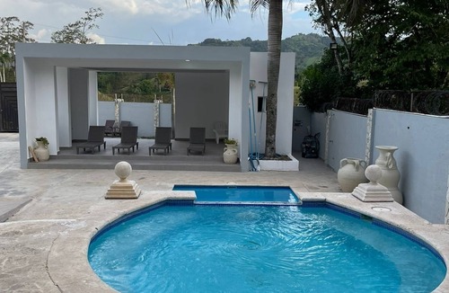 La Vega Province Villa | Villa frente a Alta Vista Restaurante