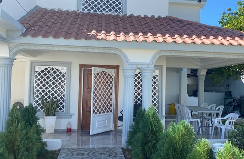 Barahona Villa | Villa Gordon a place for Friends and family to enjoy with a nice pool.