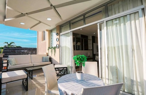 San Cristobal Apartment | Vista Hermosa RD Central Modern 2 BR Apt with Balcony and Jacuzzi.