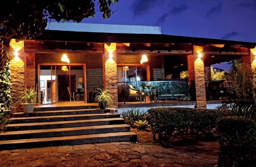 Hato Mayor del Rey Villa | Vive la magia en el Milagro House: Montañas atardeceres y comida criolla
