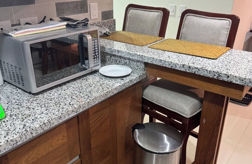 Villa Hermosa Apartment | Welcoming 3-bedroom apartment with AC in Villa Hermosa