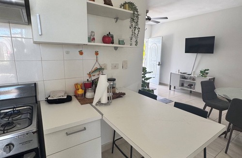 Veron House | Your Home Away from Home – Cozy 2-Bedroom in a Peaceful Setting