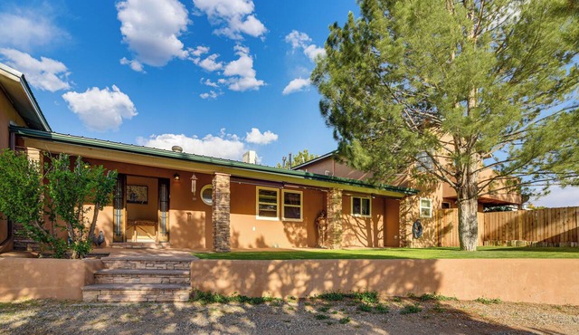 1/2 Mi to Buffalo Thunder Resort: Spacious Retreat in Santa Fe