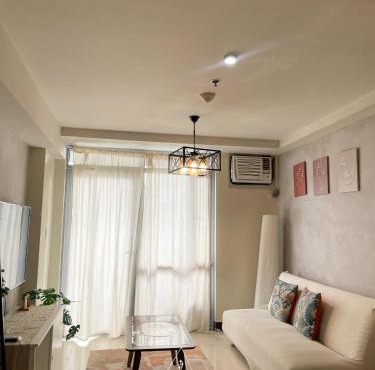1-Bedroom Unit Manhattan Heights Araneta Cuabo with Balcony