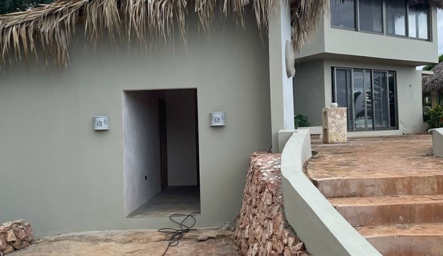 1 BR, 1 Bath Private Ocean View Bungalow w/Pools