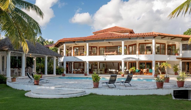 10,000 Sq.Ft, Ocean and Golf Course beautiful View Sleeps 14