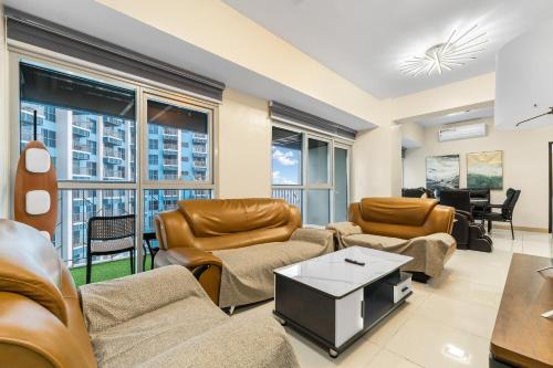 145 sqm Holiday 3BR Apartment with Sea View near Airport, City of Dreams, MOA, and beside Okada