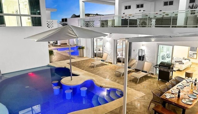 14BR Beach Villa with 4 Pools and 2 Jacuzzis