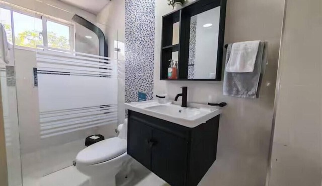 2 Bdrm, 1 Bath, Wifi, Near River and Beach, 4R