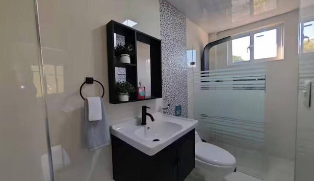 2 Bdrm, 1 Bath, Wifi, Near River and Beach, 4L