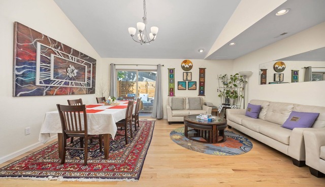 2-beds, 3 baths, 1 office, full kitchen townhome in beautiful Boulder, heat & AC in Boulder