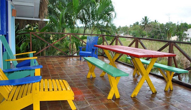 2BD treehouse in lush tropical settings, near restaurants/shops/beach
