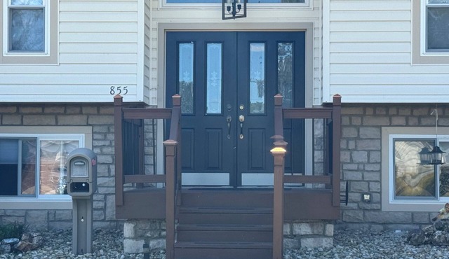 3-bd 2 bath Featuring a Music Decor, Large yard with Seating areas & Activities in Newark