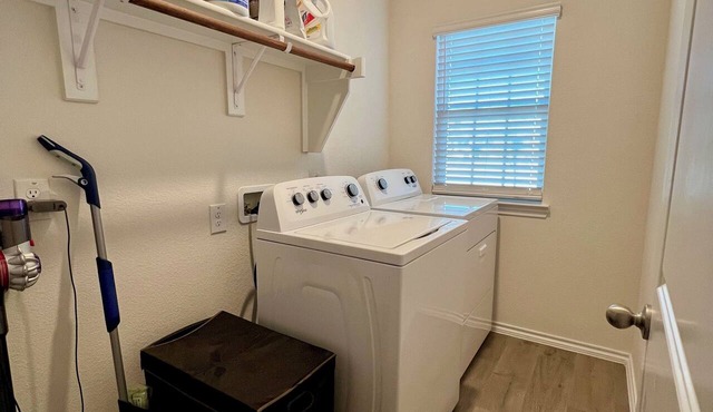 3-bedroom house in welcoming Lavon with WiFi, AC in Lavon
