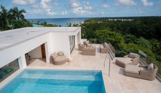 3 bedrooms & 4.5 bathrooms hilltop penthouse with ocean view & private pool
