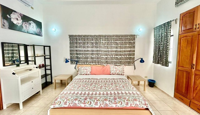 #3 Charming King bedroom apartment with AC, WiFi and Pool in soothing Los Minos