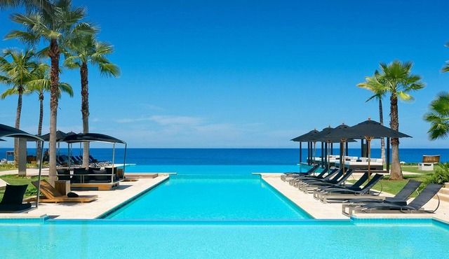 3BD groundfloor condo, pure beachfront, gym/pool/high-speed internet/cable TV