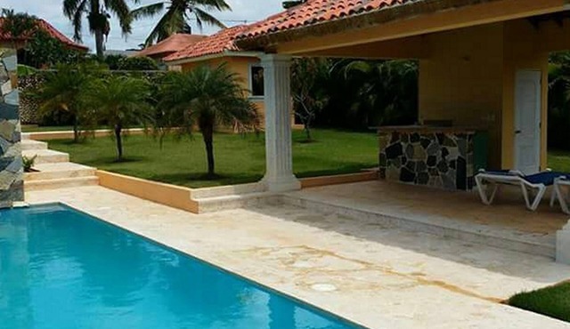 3BD guest-friendly villa in Sosua center, private pool/jacuzzi/AC/cable TV/Wifi