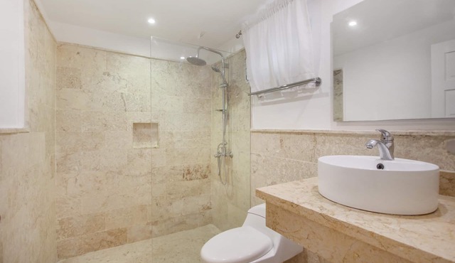 3BD renovated golf villa , sleeps up to 8 guests