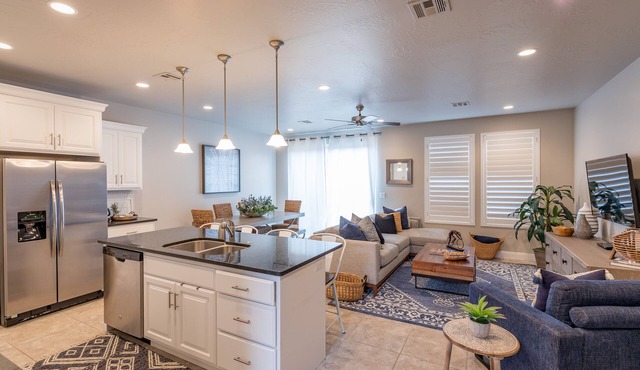 3BR + Loft on 9th Hole - Sunsets & Steps to Pool in St. George