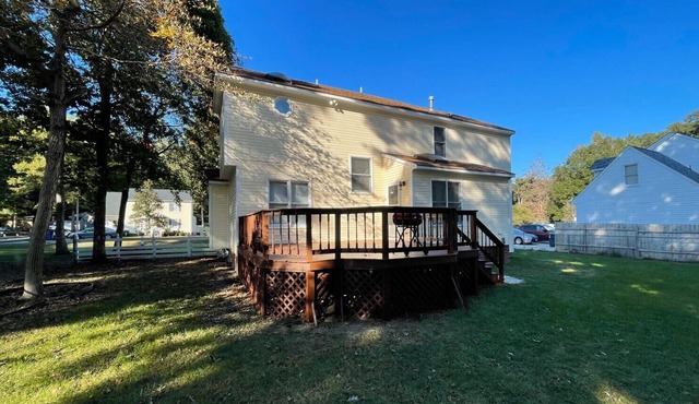 4-BDRM home with Office. Deck facing small pond. Executive and Vacation Stays. in Chester