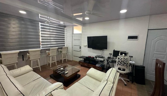 4 Bedroom 4 Bath & Laundry Room Apartment