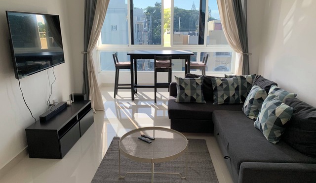 4-bedroom condo Steps from Ocean w/Pier, parking, WiFi, AC, parks & shopping.