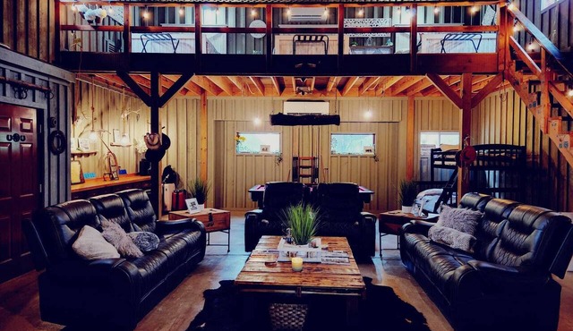 4-bedroom Open concept Farmhouse minutes from Norfork Lake in Clarkridge