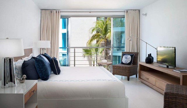 4BD groundfloor condo, pure beachfront, gym/pool/high-speed internet/cable TV