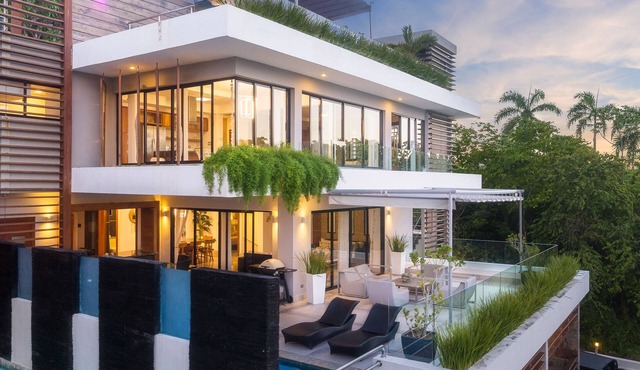 5 star BEACHVIEW PH W/ROOFTOP TERRACE &JACUZZI