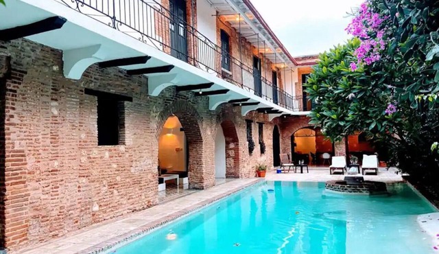 6-bedroom villa in brilliant Santo Domingo with WiFi, AC, fitness room, pool.