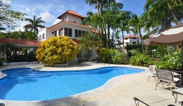6BD 6BTH luxury party villa in central Sosua, guest-friendly, near everything!