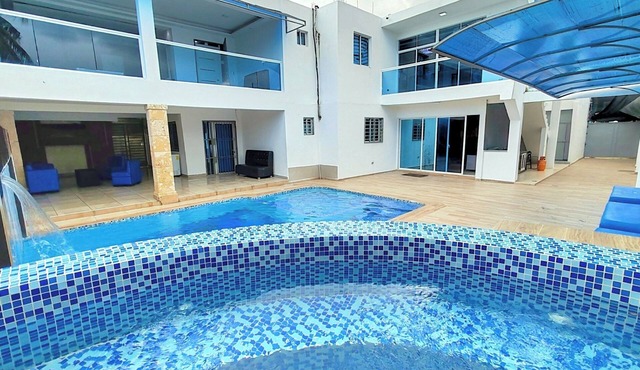 8BR/8BA Private Oasis: Pool, Whirlpool, BBQ, Daily Maid & Free Pickup